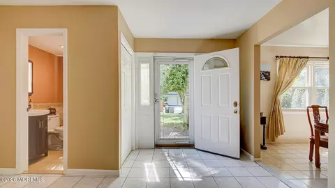 Entry Way - 1 Rustic Ln, Matawan, NJ 07747 photo 2 of 9