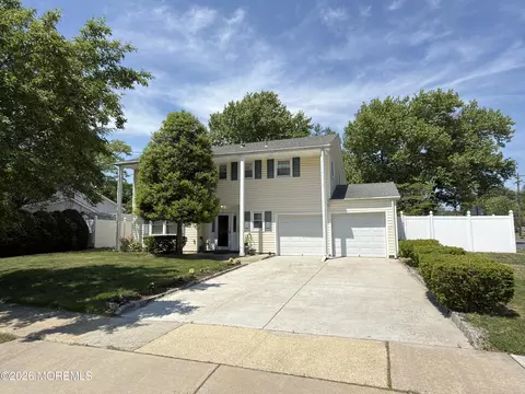 1 Rustic Ln, Matawan, NJ 07747