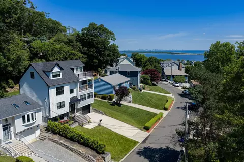 30 Bay St, Highlands, NJ 07732