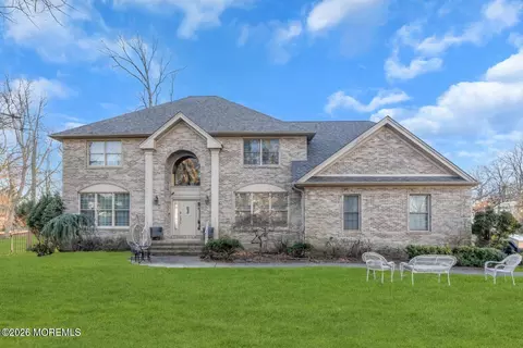 21 Old Queens Ct, Eatontown, NJ 07724