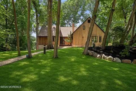 5 Coventry Sq, Holmdel, NJ 07733