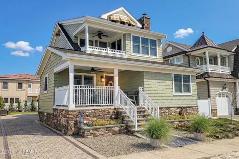8 New Brunswick Ave, Lavallette, NJ 08735