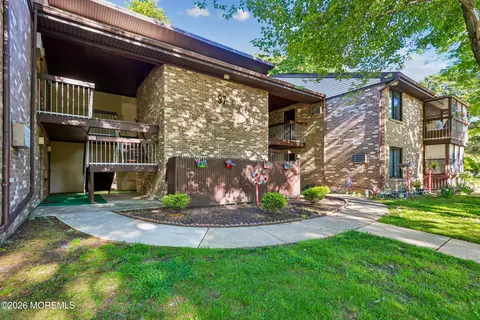 97 Arrowood Rd #G, Manalapan, NJ 07726
