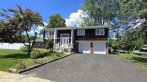 37 Valley Vale Dr, Old Bridge, NJ 08857