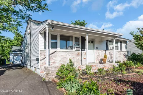 21 Cedar Tree Ln, Toms River, NJ 08753