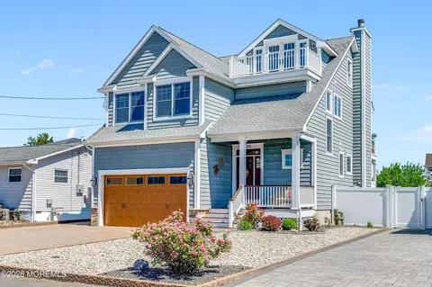226 Bay Stream Dr, Toms River, NJ 08753