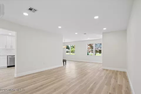 Living - 2 Thames Pl, Brick, NJ 08723 photo 2 of 3