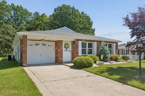 2 Thames Pl, Brick, NJ 08723
