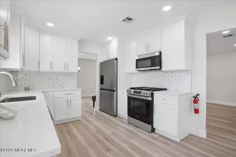 Kitchen - 2 Thames Pl, Brick, NJ 08723 photo 2 of 2