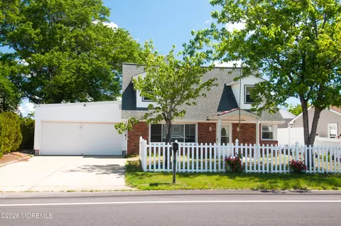 131 Veeder Ln, Bayville, NJ 08721