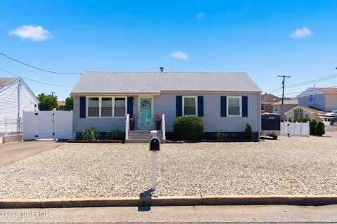 29 Clarkson Dr, Toms River, NJ 08753