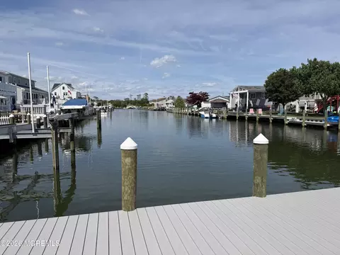 29 Clarkson Dr, Toms River, NJ 08753