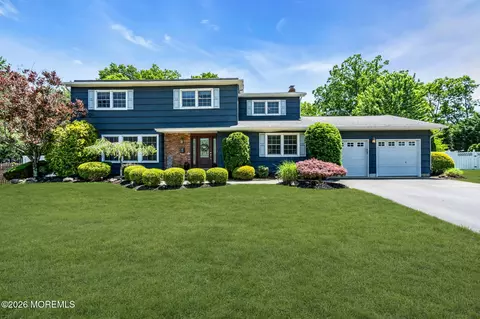 3 Beacon Dr, Howell, NJ 07731