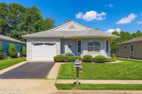 35 Noranda St, Toms River, NJ 08757