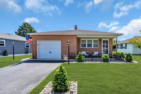 13 San Juan Ct, Toms River, NJ 08757