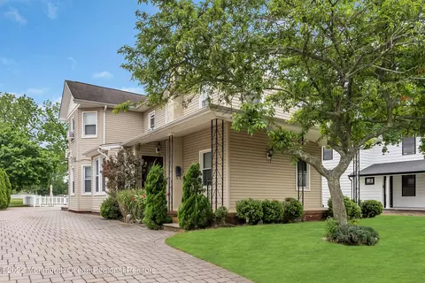 370 W Park Ave, Oakhurst, NJ 07755
