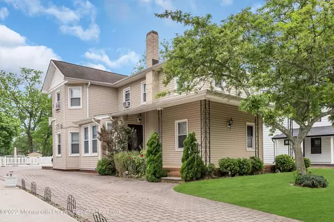 370 W Park Ave, Oakhurst, NJ 07755