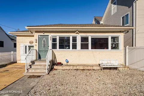208 Carteret Ave, Seaside Heights, NJ 08751