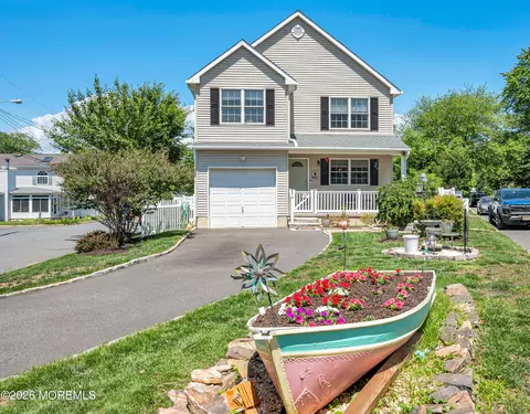 4 Wood Ave, Port Monmouth, NJ 07758