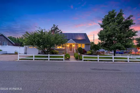 19 Harpoon St, Beachwood, NJ 08722