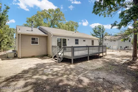 Exterior - 615 Beach Blvd, Forked River, NJ 08731 photo 2 of 5