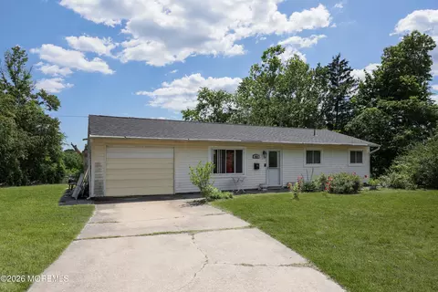 426 Applegate Ave, Toms River, NJ 08757