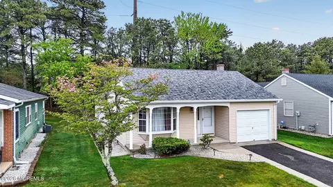 152 Pulaski Blvd, Toms River, NJ 08757