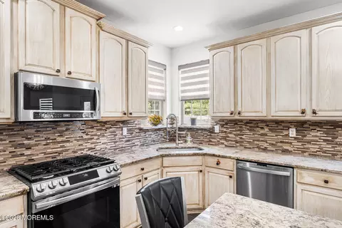 Kitchen - 2 Namsan Dr, Monroe, NJ 08831 photo 4 of 5