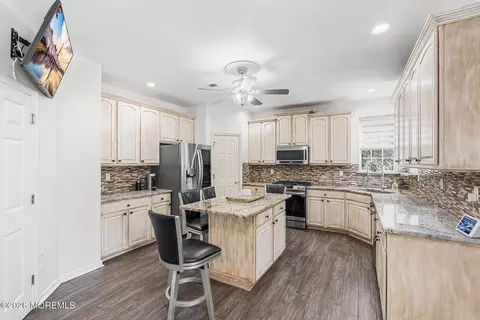 Kitchen - 2 Namsan Dr, Monroe, NJ 08831 photo 1 of 5