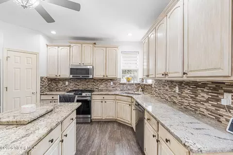 Kitchen - 2 Namsan Dr, Monroe, NJ 08831 photo 2 of 5