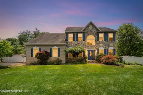 2 Namsan Dr, Monroe, NJ 08831