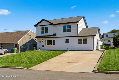 48 Kendall Dr NE, Parlin, NJ 08859