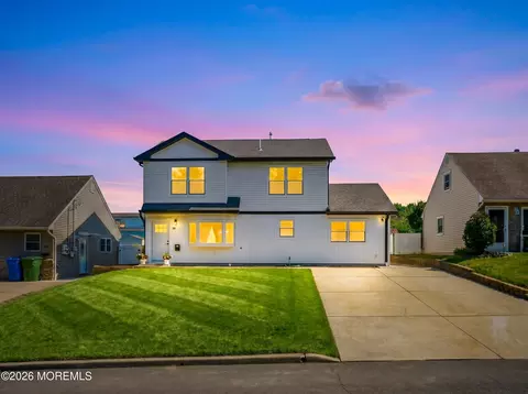48 Kendall Dr NE, Parlin, NJ 08859