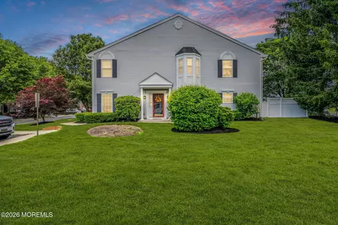 16 Sunningdale Cir, Manalapan, NJ 07726