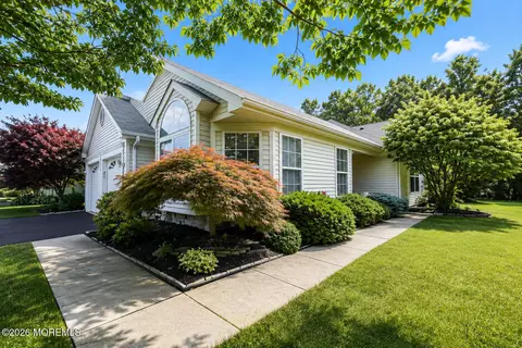 120 Skyline Dr, Lakewood, NJ 08701
