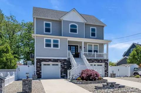 13 Lagoon Dr E, Toms River, NJ 08753