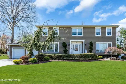 14 Scott Dr, Marlboro, NJ 07746