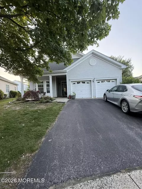 9 Summerfield Dr, Lakewood, NJ 08701