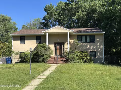 6 Fieldstone Ln, Ocean, NJ 07712