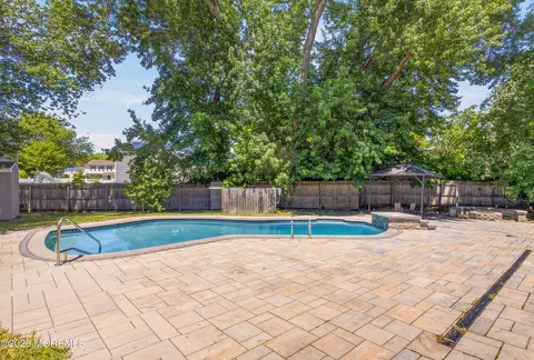 6 Fieldstone Ln, Ocean, NJ 07712