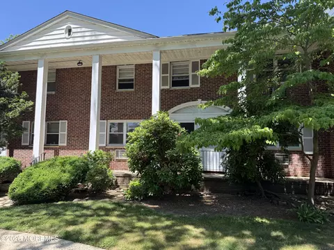 22 Manor Dr #205, Red Bank, NJ 07701