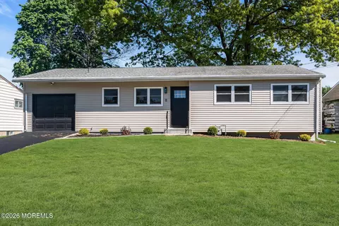 11 Dartmouth Rd, Parlin, NJ 08859