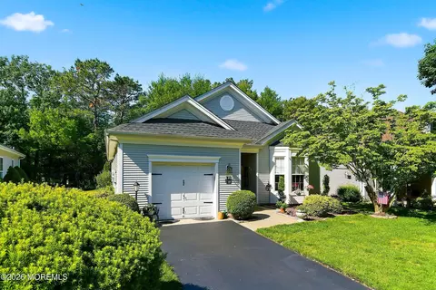 4 April Springs Ct, Lakewood, NJ 08701