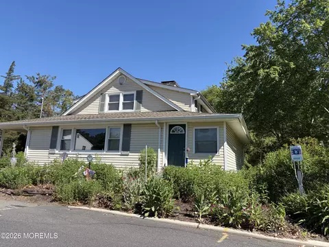 2041 8th Ave, Toms River, NJ 08757