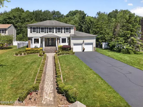 4 Catlett Ct, Manalapan, NJ 07726
