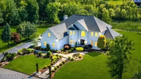14 Diamond Hill Rd, Marlboro, NJ 07746