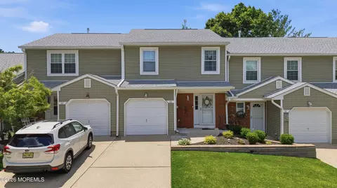 20 Oak Ln, Eatontown, NJ 07724