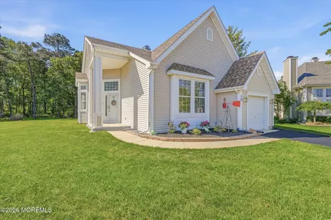 10 Deer Lake Ct, Barnegat, NJ 08005