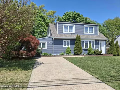 47 Kendall Dr, Parlin, NJ 08859