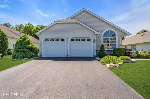 36 Strawberry Ln, Lakewood, NJ 08701